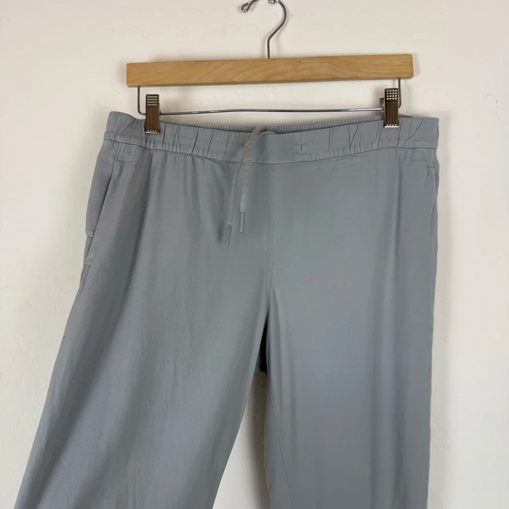 Lululemon Essential Affinity Mid Rise Jogger in Rhino Grey